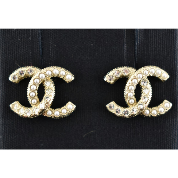Chanel 21A Gold Pearl White Strass Crystal CC Logo Drop Statement Stud Earrings - Picture 1 of 11